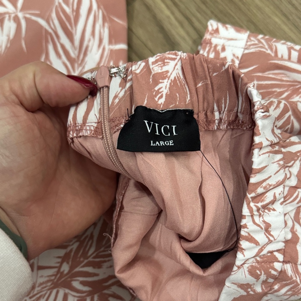 Vici Pink and White Leaf Print Pants - Picture 2 of 8